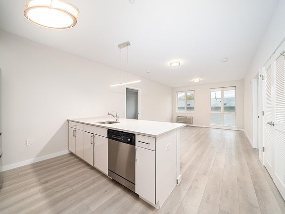 5th image of 3 Bennett St #307