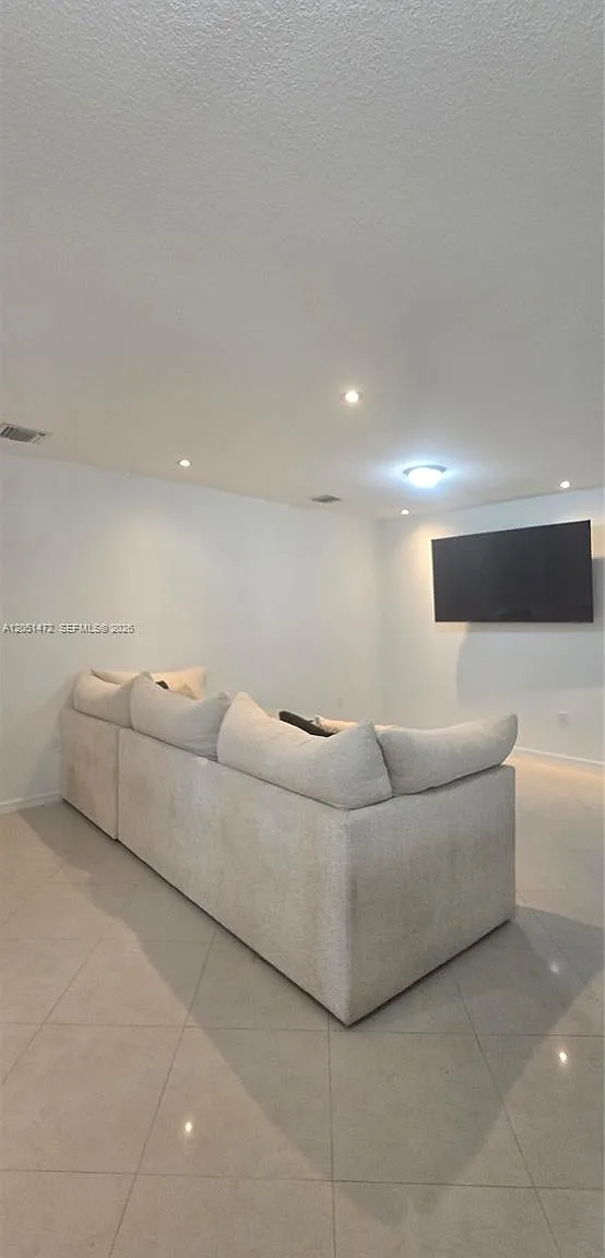 3 bed, 2.5 bath, 1587 sqft, $2,300 — Photo 3