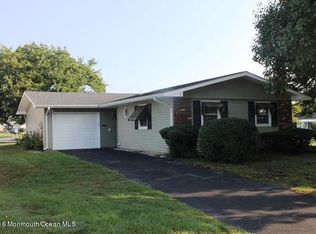 2 Robinson Rd, Brick, NJ 08724