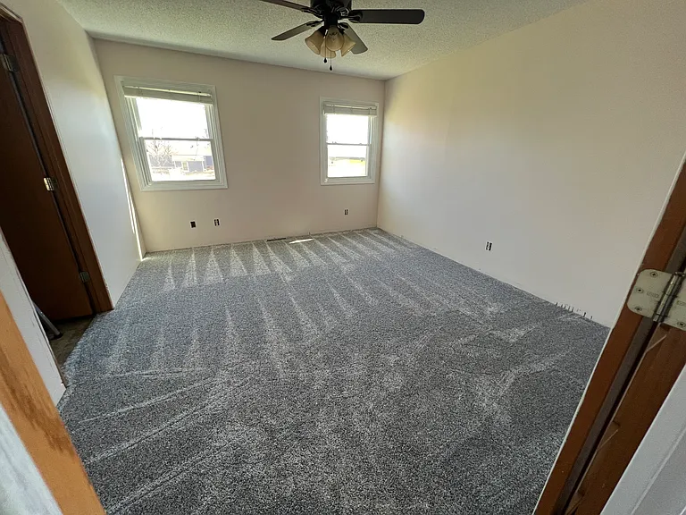 805 Marshall Ct N — Photo 10