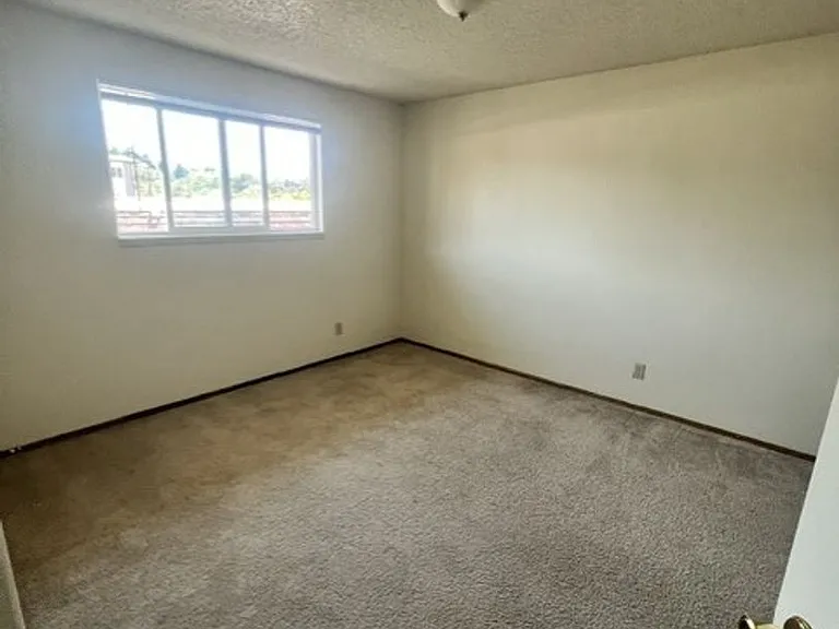 468B - 830 SW Grove Street — Photo 7