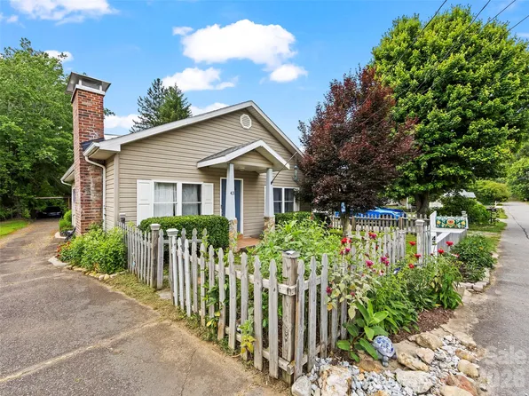 43 Avery St, Waynesville, NC 28786
