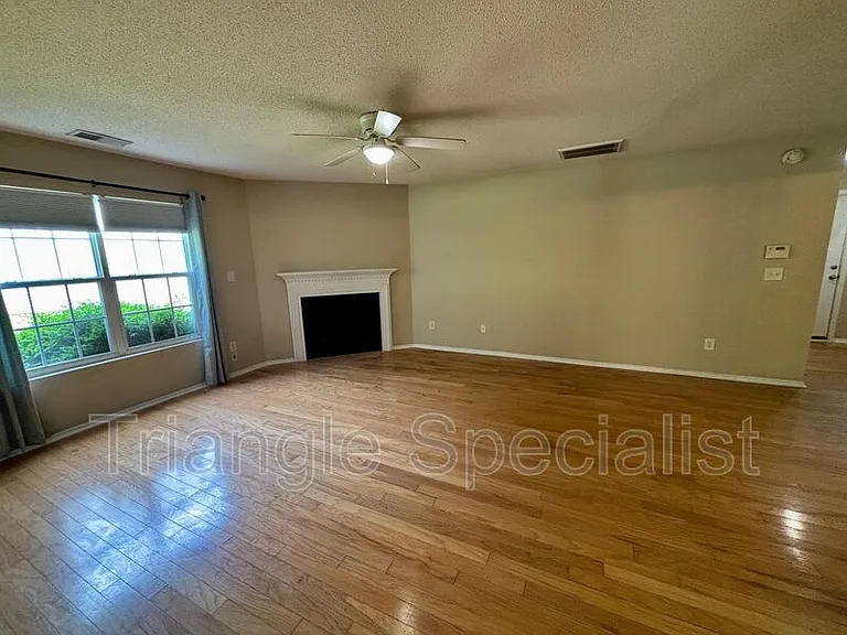 7 Thorton Ct — Photo 8