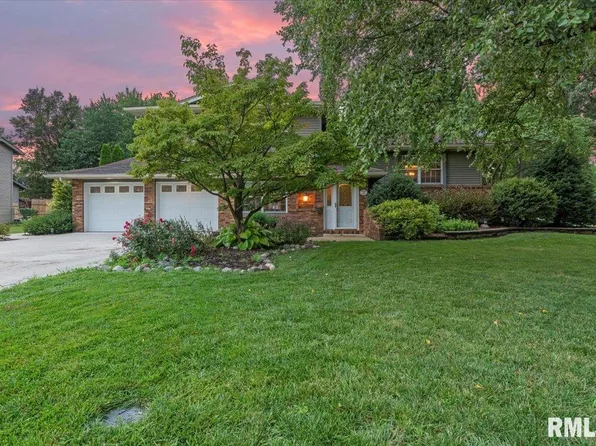 305 Melody Ln, Virden, IL 62690