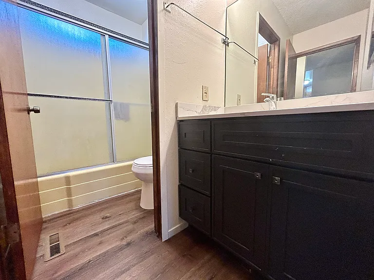 1532 North Ct #B — Photo 7