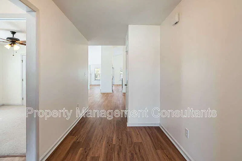 3 bed, 2.0 bath, 1996 sqft, $1,900 — Photo 4