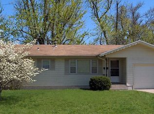 912 S Peach Tree Ave, Springfield, MO 65804