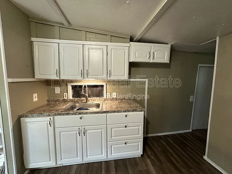 8086 Heck Dr #1A — Photo 13