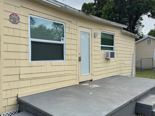 321 N 11th St APT C, Fort Pierce, FL 34950