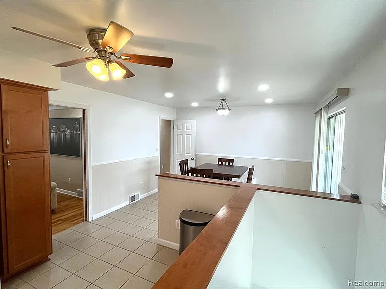 31015 Dorais St — Photo 9