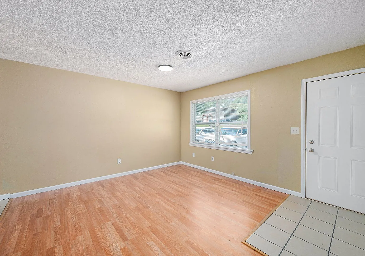 Beautiful 2BR/1BA Duplex in Independence! — Photo 3