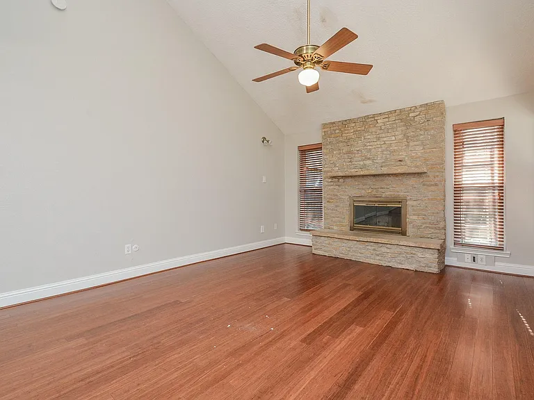 13859 Hollowgreen Dr — Photo 5