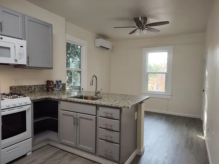 174 Pine St #9 — Photo 4