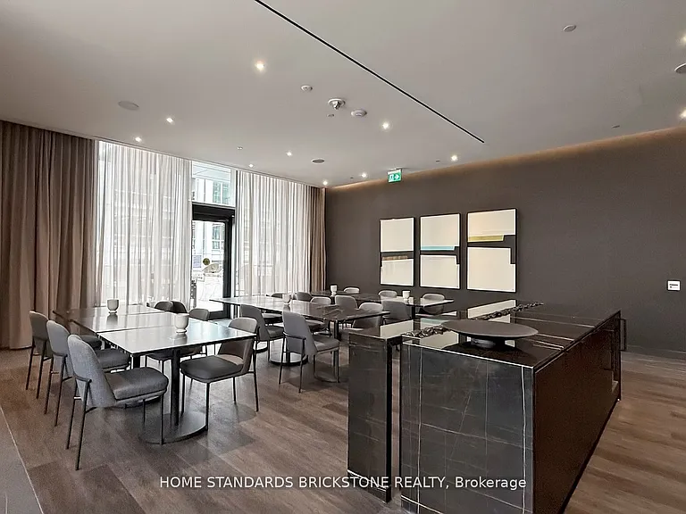 11 Yorkville Ave #6305 — Photo 33