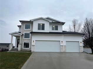 6025 Martin Dr, Pleasant Hill, IA 50327