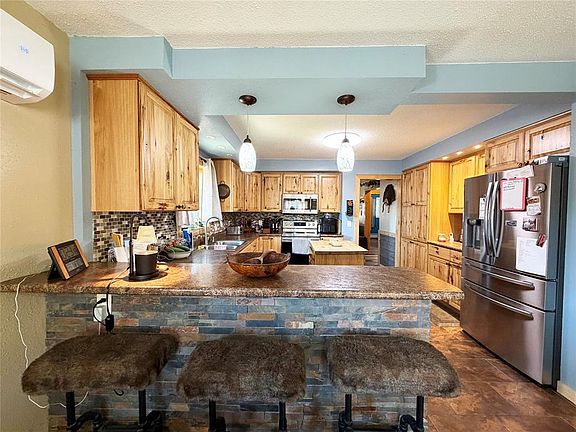 4th image of 27 Hatten Avenue