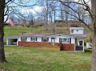 117 Church Camp Rd, Hurricane, WV 25526