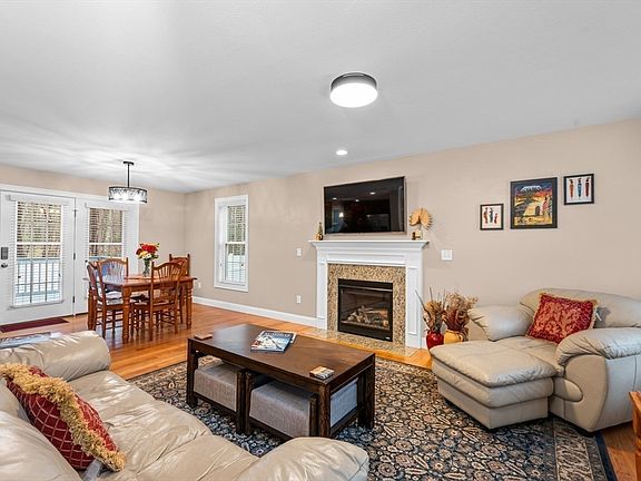 4th image of 17 Mason Ln #9