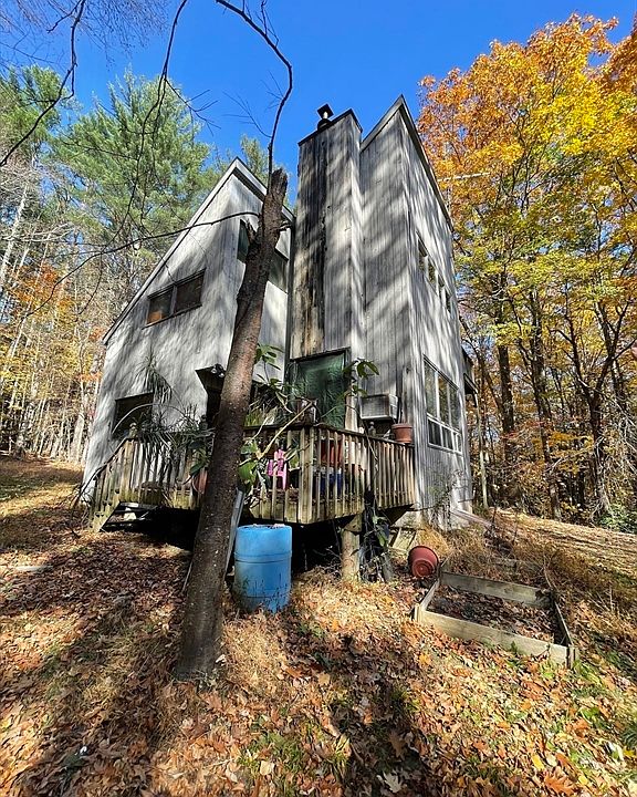 2nd image of 23 Deer Run Ln