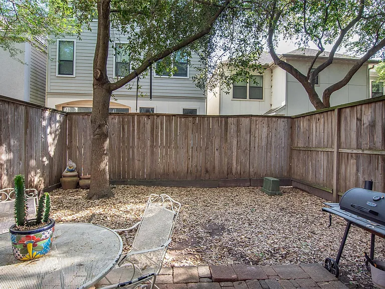 8817 Lakeshore Bend Dr — Photo 30