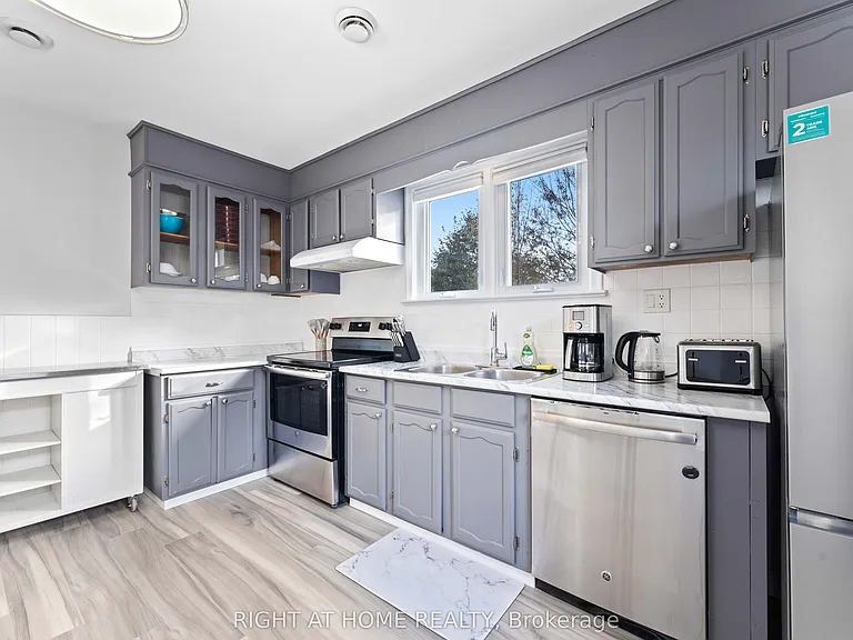 47 Marshall Ave — Photo 26
