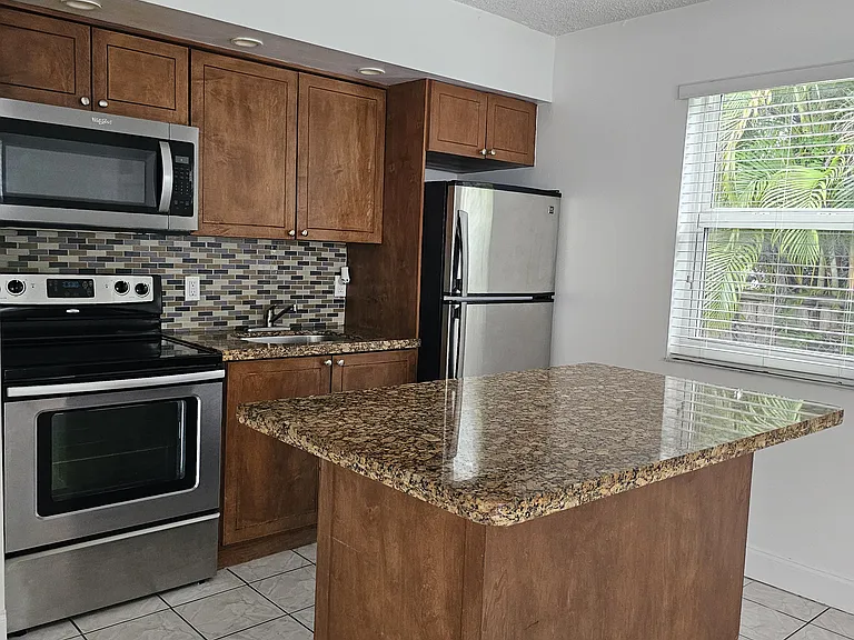 2730 SW 28th Ct — Photo 3