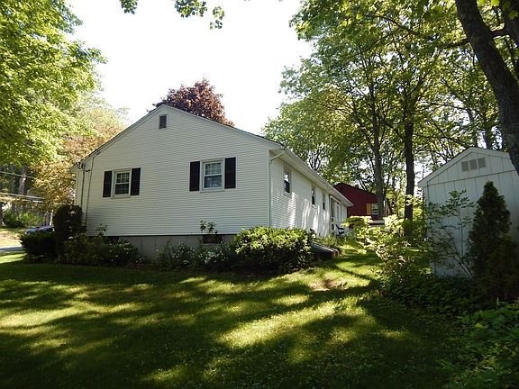 3rd image of 134 Eastwood Cir