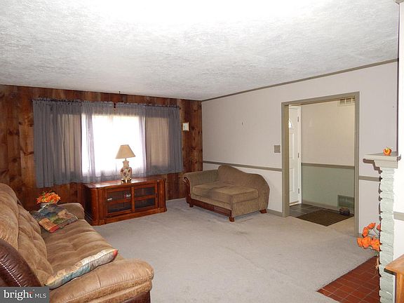 3rd image of 29 Whitehall Cir