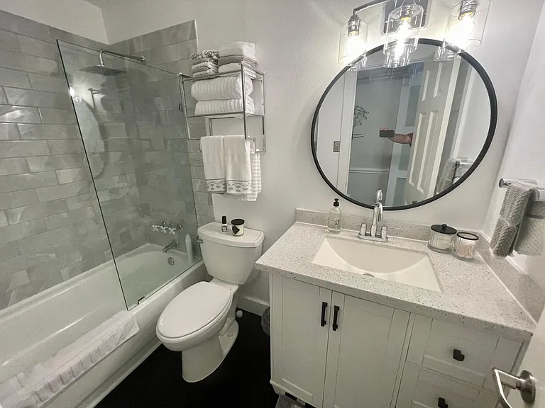 4716 Annunciation St #1E — Photo 4