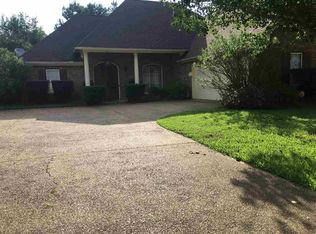 102 Hunters Pointe Ct, Clinton, MS 39056
