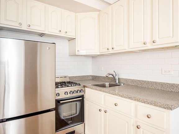 3rd image of 305 Lexington Ave APT 11D