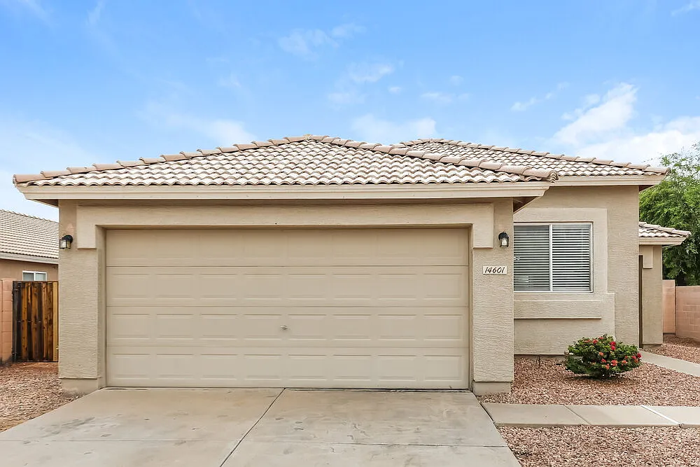 3 bed, 2.0 bath, 1352 sqft, $1,735 — Photo 1