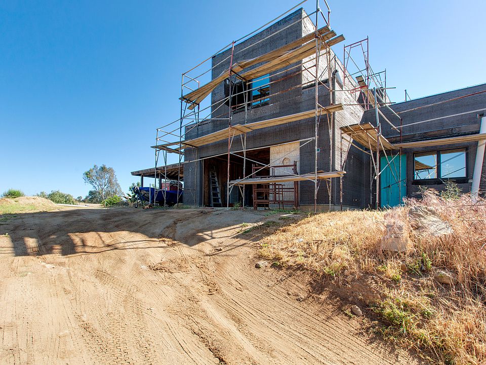 1st image of 223 Lilac Dr