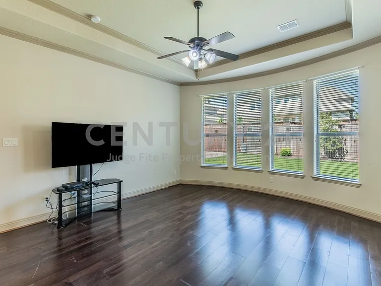 7565 Rawlins Ln — Photo 17