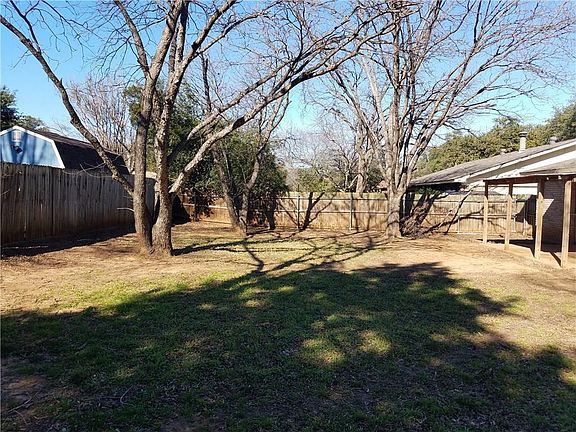 2nd image of 2610 Creekview Dr