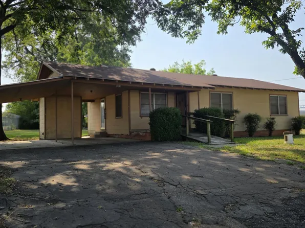 210 Mill St, Pittsburg, TX 75686