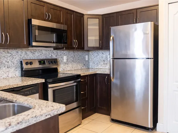 8906 W Flagler St APT 222, Miami, FL 33174