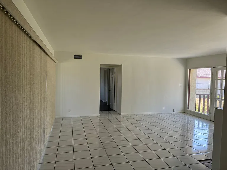 2028 Carlos St — Photo 5