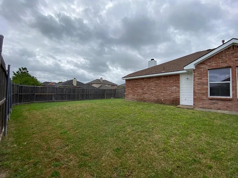 1328 Falcon Holw — Photo 24