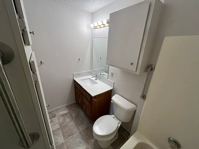 master bath with floor-to-ceiling cabinet