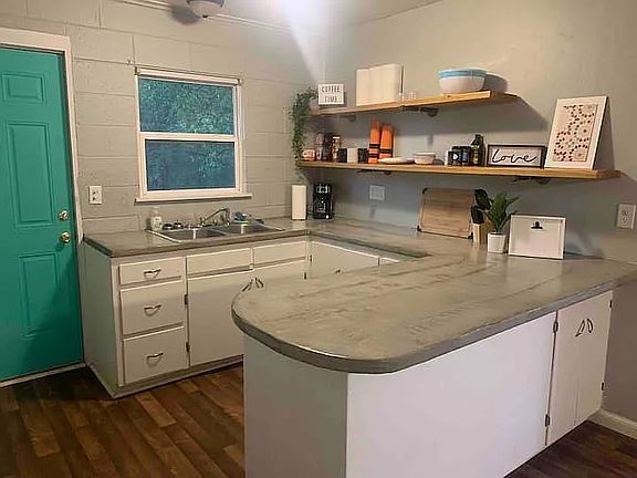 3rd image of 824 N Lincoln St #824