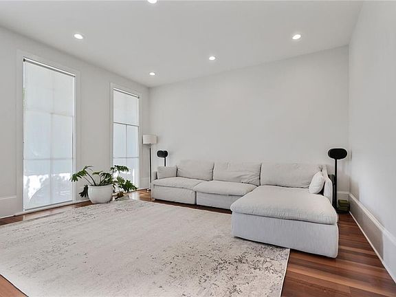 4th image of 816 Peniston St