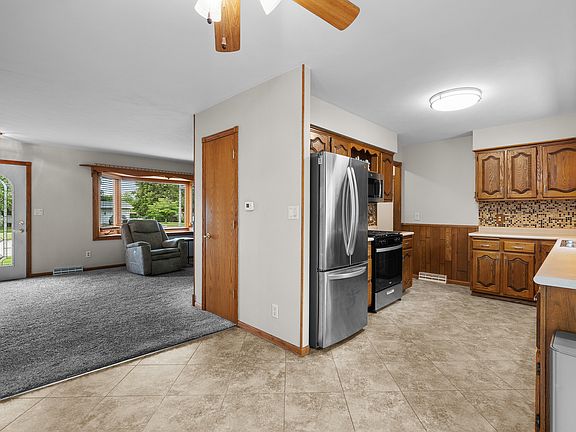 4th image of 1419 Spruce Hills Dr