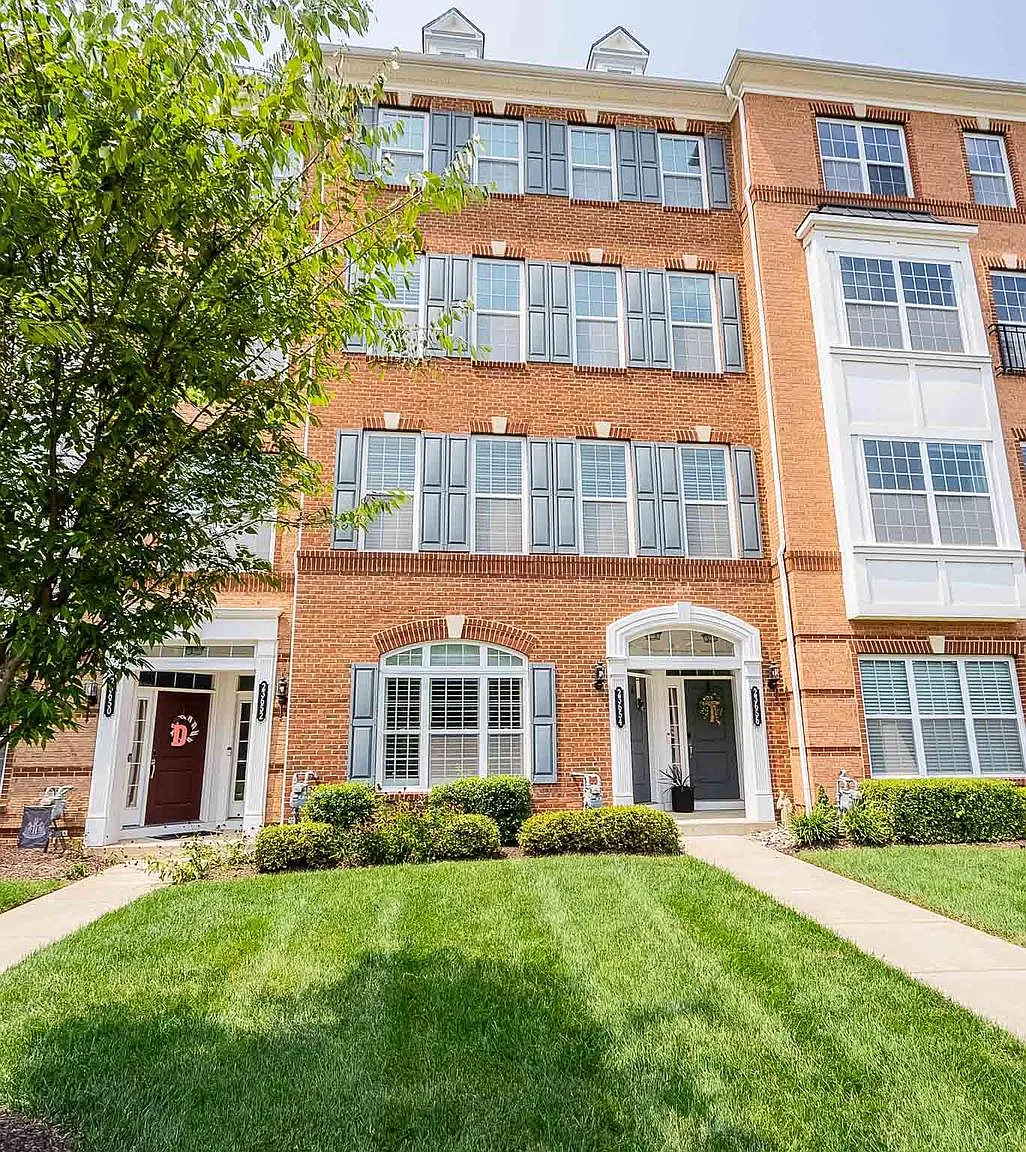 3 bed, 2.5 bath, 1616 sqft, $2,900 — Photo 3