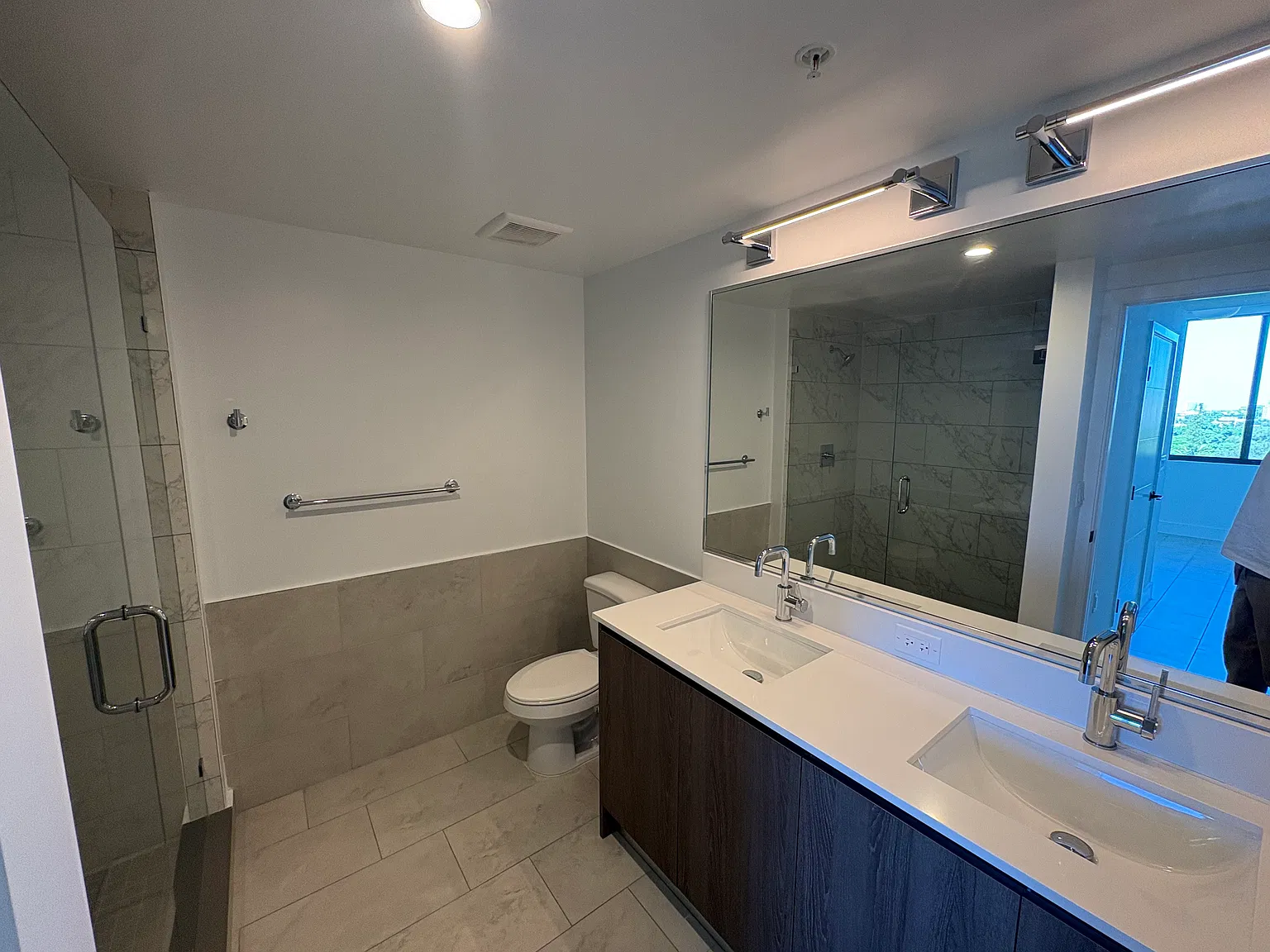 NE 181st St, North Miami Beach — Photo 4