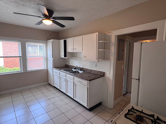 4th image of 3516 W 105th St APT 4