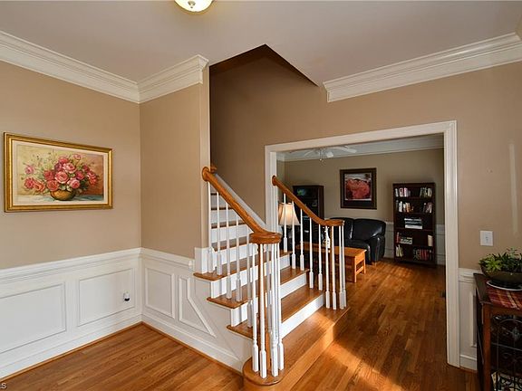 3rd image of 105 Oak Run Ct