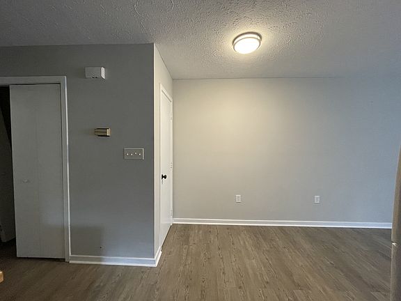 3rd image of 119 W Vail Ct