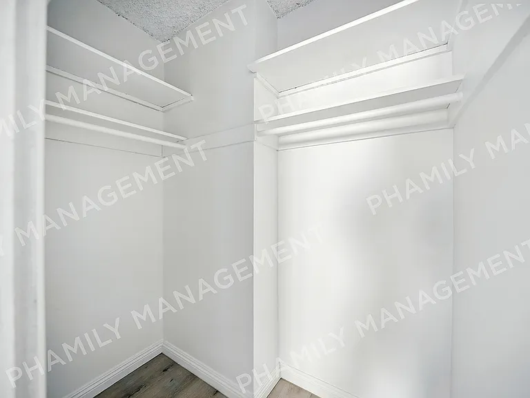 451 Anderwood Ct #D — Photo 2