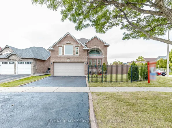 5772 Whitehorn Ave, Mississauga, ON L5V 1W1